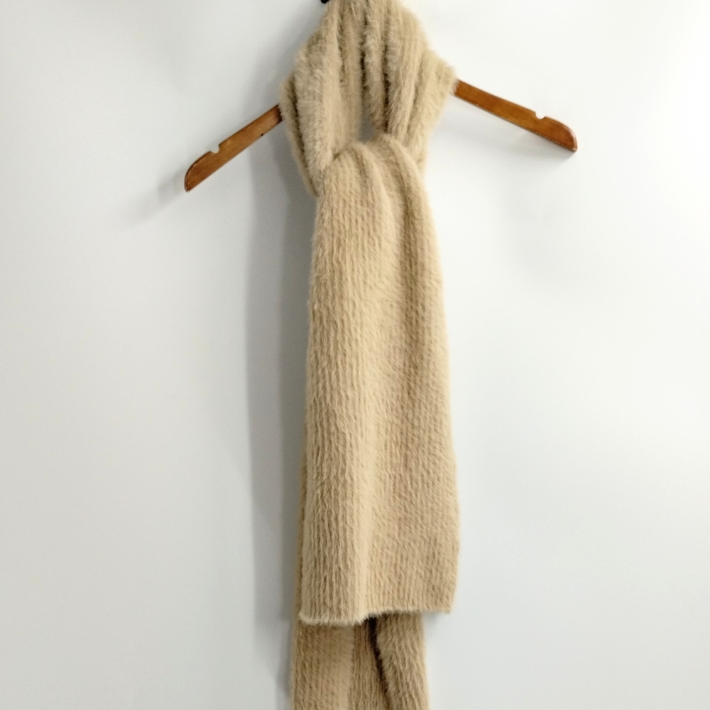 Banana‎ Republic Camel Tan Ribbed Eyelash Chenille Scarf - Picture 3 of 9